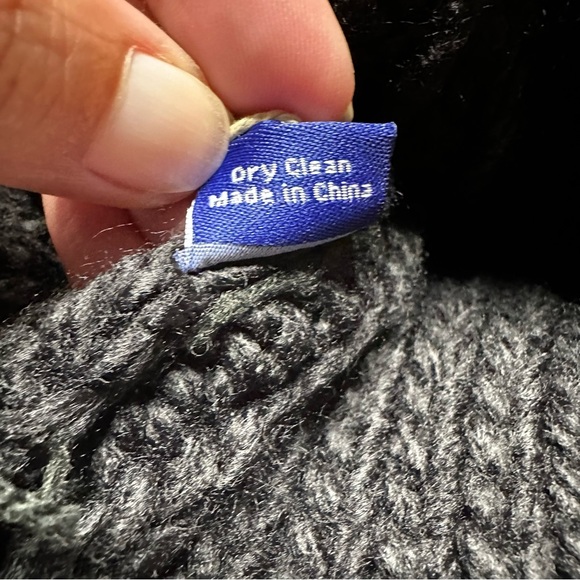 NWT Revolve Hat Attack Bryce Knit Removable Pom Beanie in Black Women’s OS - Picture 10 of 10